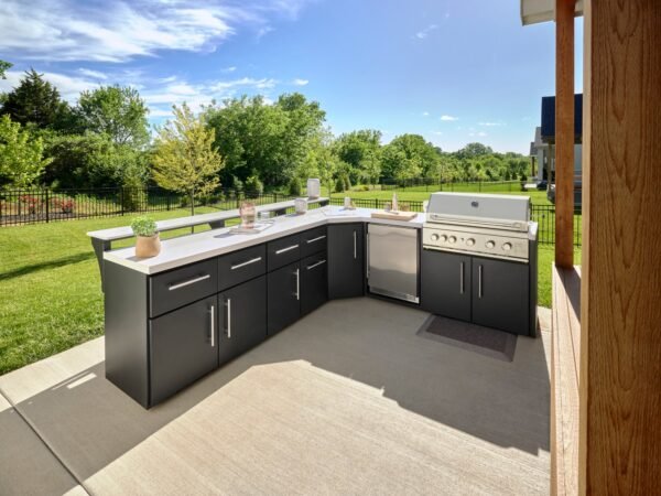 Emory | Corner Outdoor Kitchen Island with Bar Seating & Built-In Grill – Bar Right